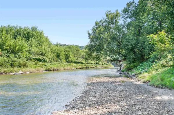 $1,000,000 | 125 Bridge Street, Waitsfield, VT 05673