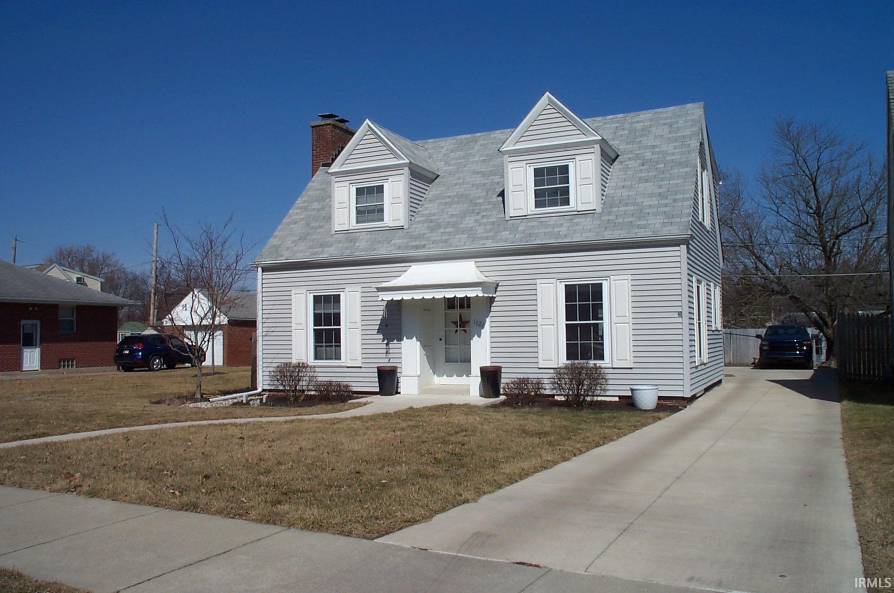 1626 Cherokee Road Fort Wayne, IN 46808 - Photo 1 of 36
