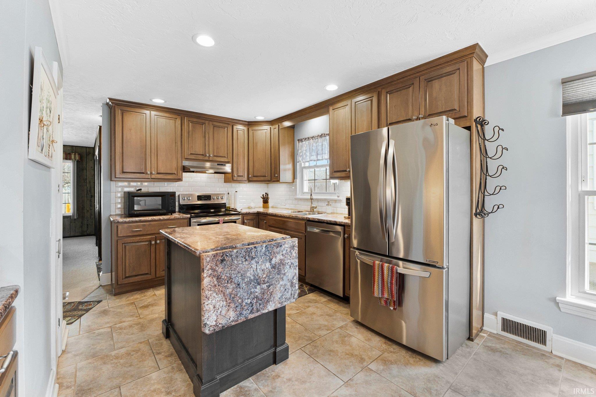 1626 Cherokee Road Fort Wayne, IN 46808 - Photo 11 of 36