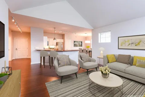 $1,750 | 4120 South Lake Drive, Unit 450, St. Francis, WI 53235