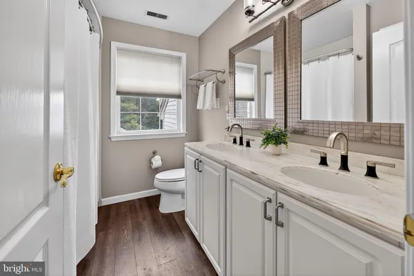 $1,349,000 | 11 Rolling Glen Court, Mount Laurel, NJ 08054