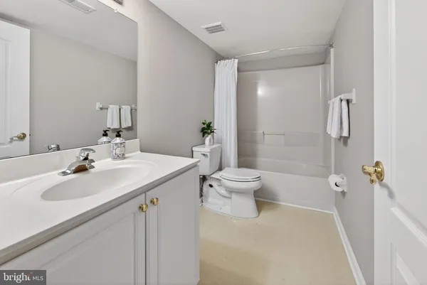 $1,349,000 | 11 Rolling Glen Court, Mount Laurel, NJ 08054