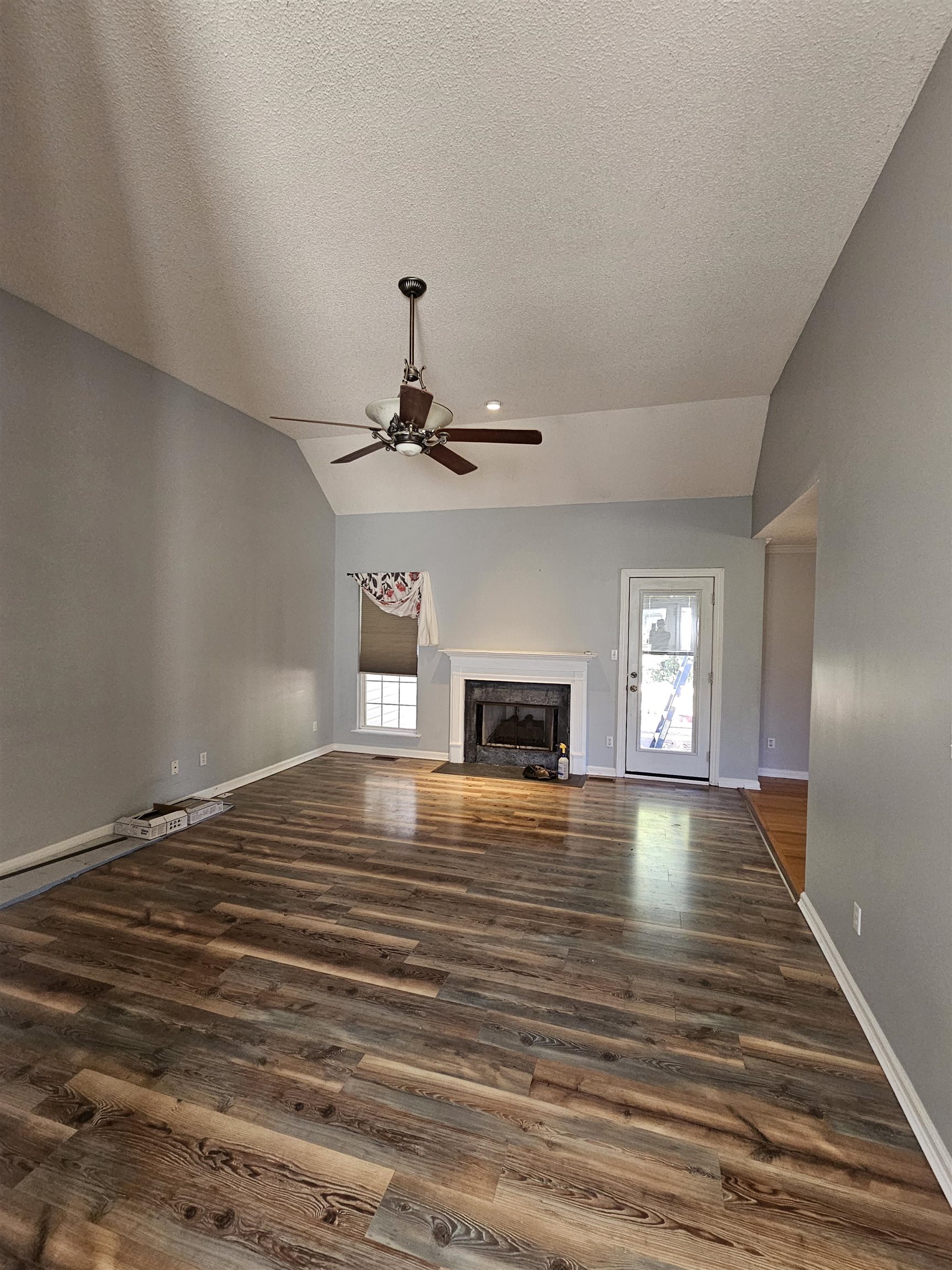 170 Sandy Drive Boiling Springs, SC 29316 - Photo 3 of 15 Living Room