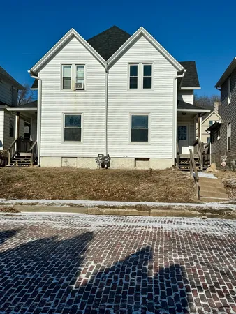 $825 | 906 Charlotte Street, Unit 906, Davenport, IA 52803