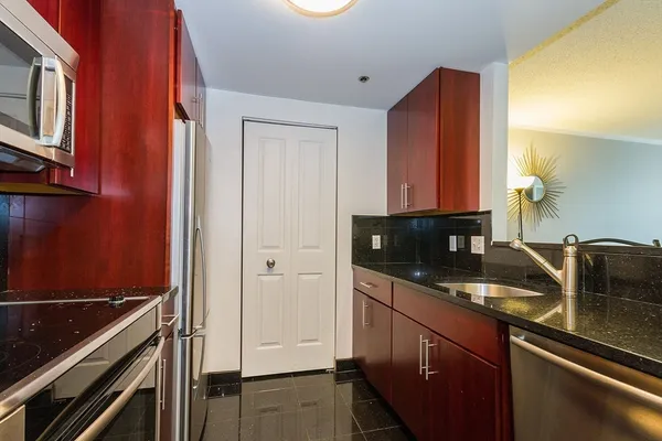 $4,000 | 10 Museum Way, Unit 921, Cambridge, MA 02141