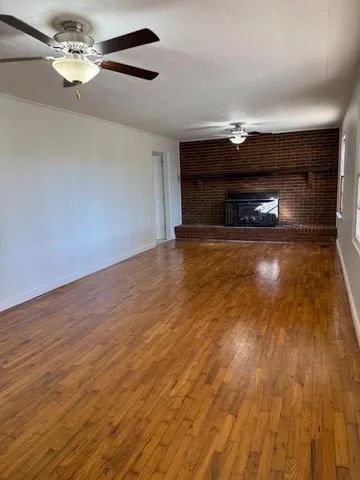 a view of a big room with closet and cabinet