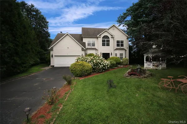 $980,000 | 469 Donald Boulevard, Holbrook, NY 11741