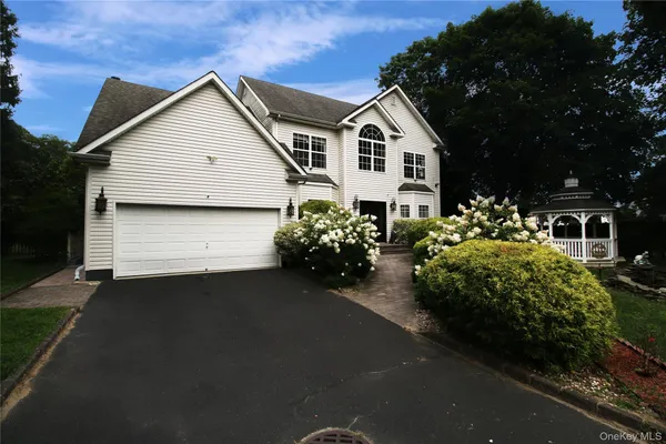 $980,000 | 469 Donald Boulevard, Holbrook, NY 11741