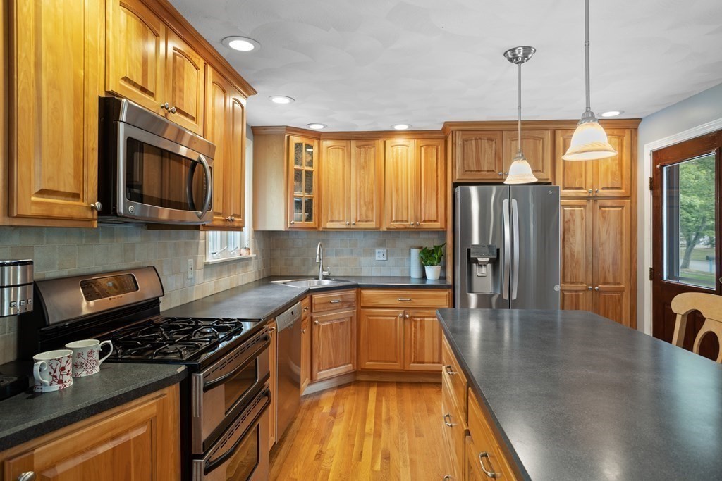 66 Nottingham Road Dracut, MA 01826 - Photo 8 of 40 Gallery Image 8