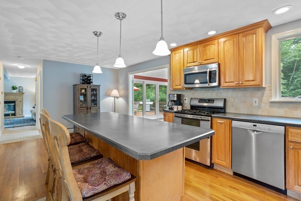 66 Nottingham Road Dracut, MA 01826 - Photo 9 of 40 Gallery Image 9