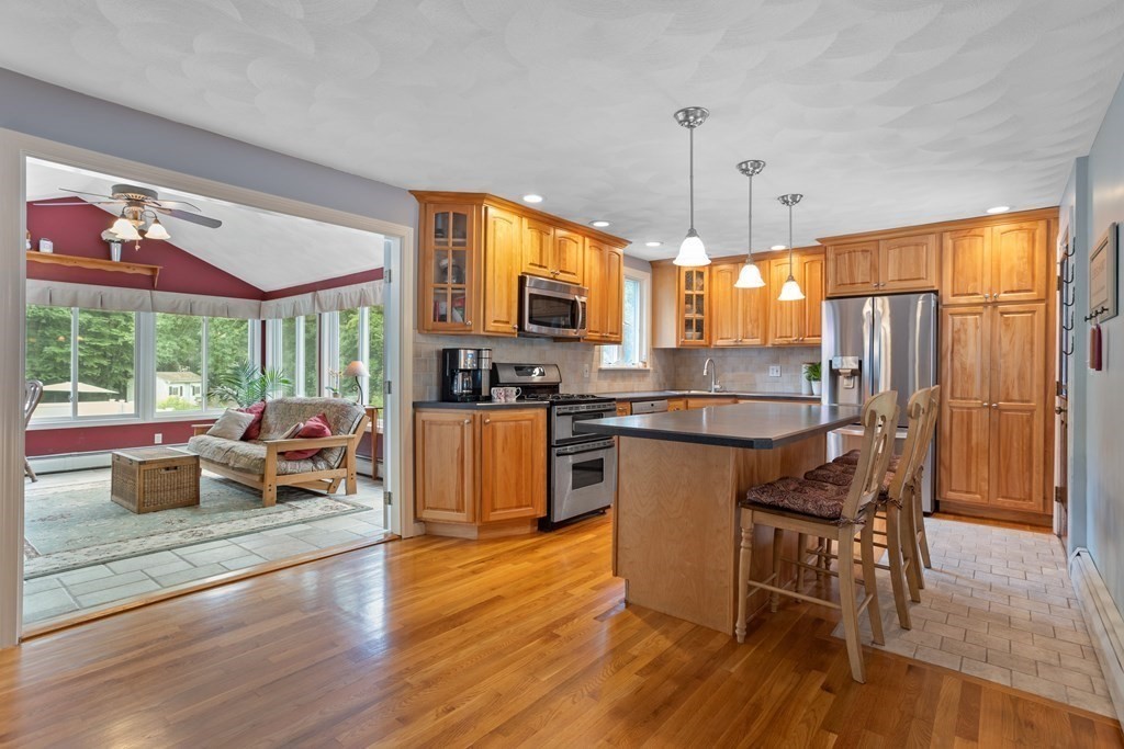 66 Nottingham Road Dracut, MA 01826 - Photo 10 of 40 Gallery Image 10