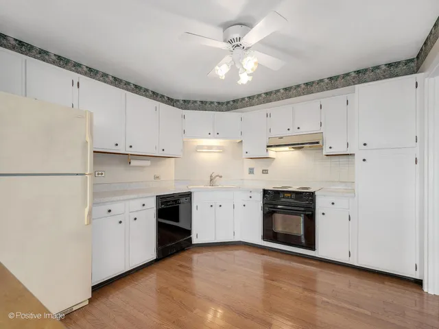 $237,000 | 141 North La Grange Road, Unit 1006, La Grange, IL 60525