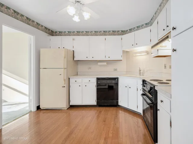 $237,000 | 141 North La Grange Road, Unit 1006, La Grange, IL 60525