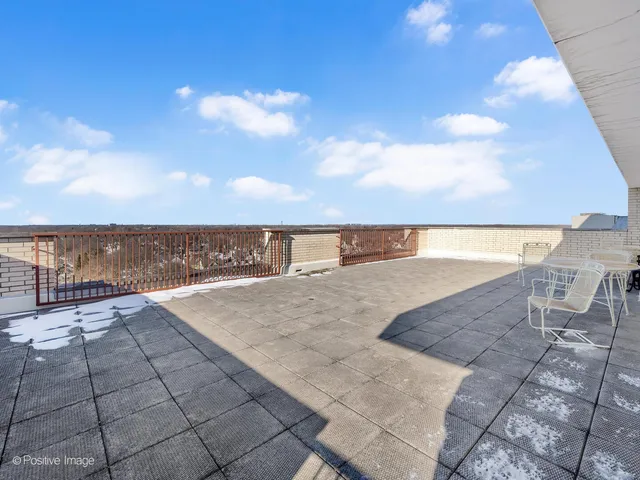 $237,000 | 141 North La Grange Road, Unit 1006, La Grange, IL 60525