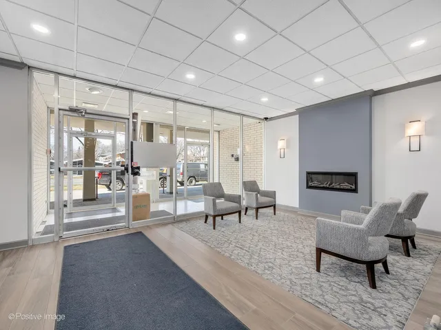 $237,000 | 141 North La Grange Road, Unit 1006, La Grange, IL 60525