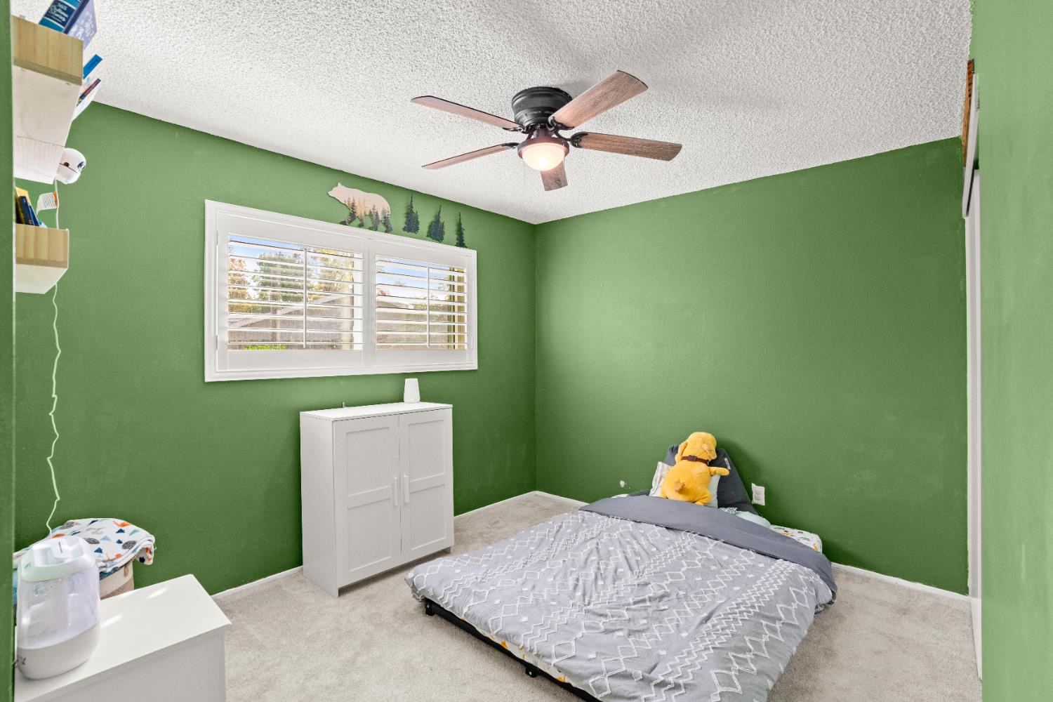 3412 Huntsman Drive Sacramento, CA 95826 - Photo 23 of 32 a workspace with furniture and a window