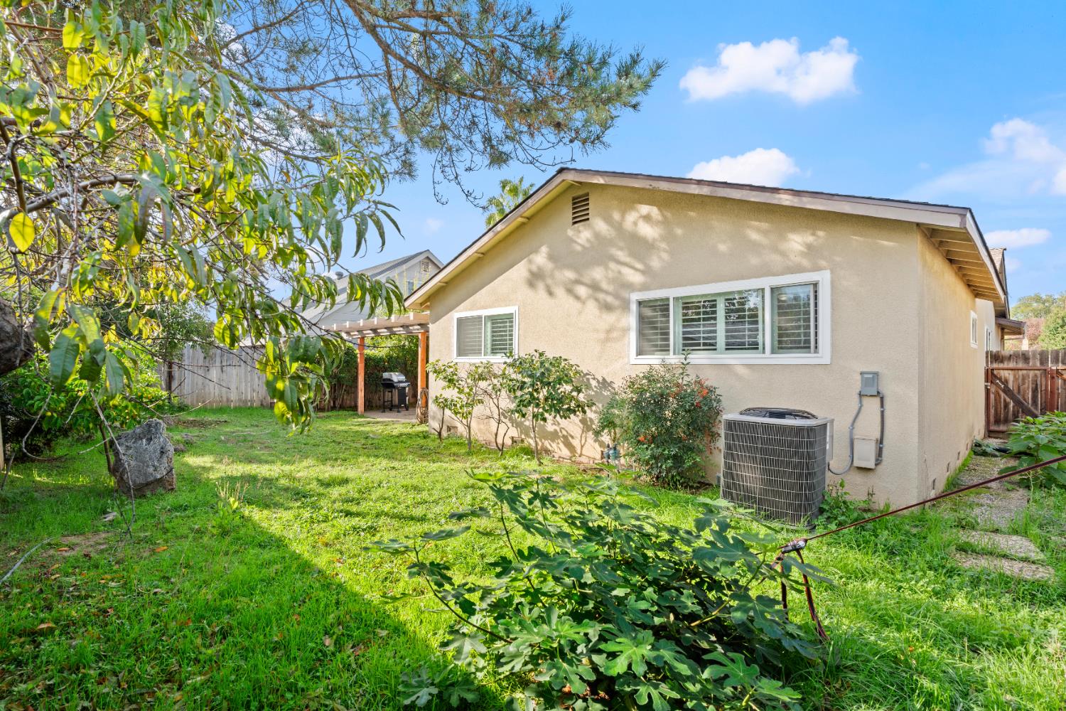 3412 Huntsman Drive Sacramento, CA 95826 - Photo 29 of 32 a house view with a garden space