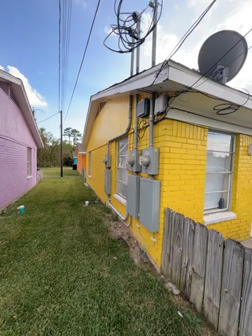 a view of a back yard of the house