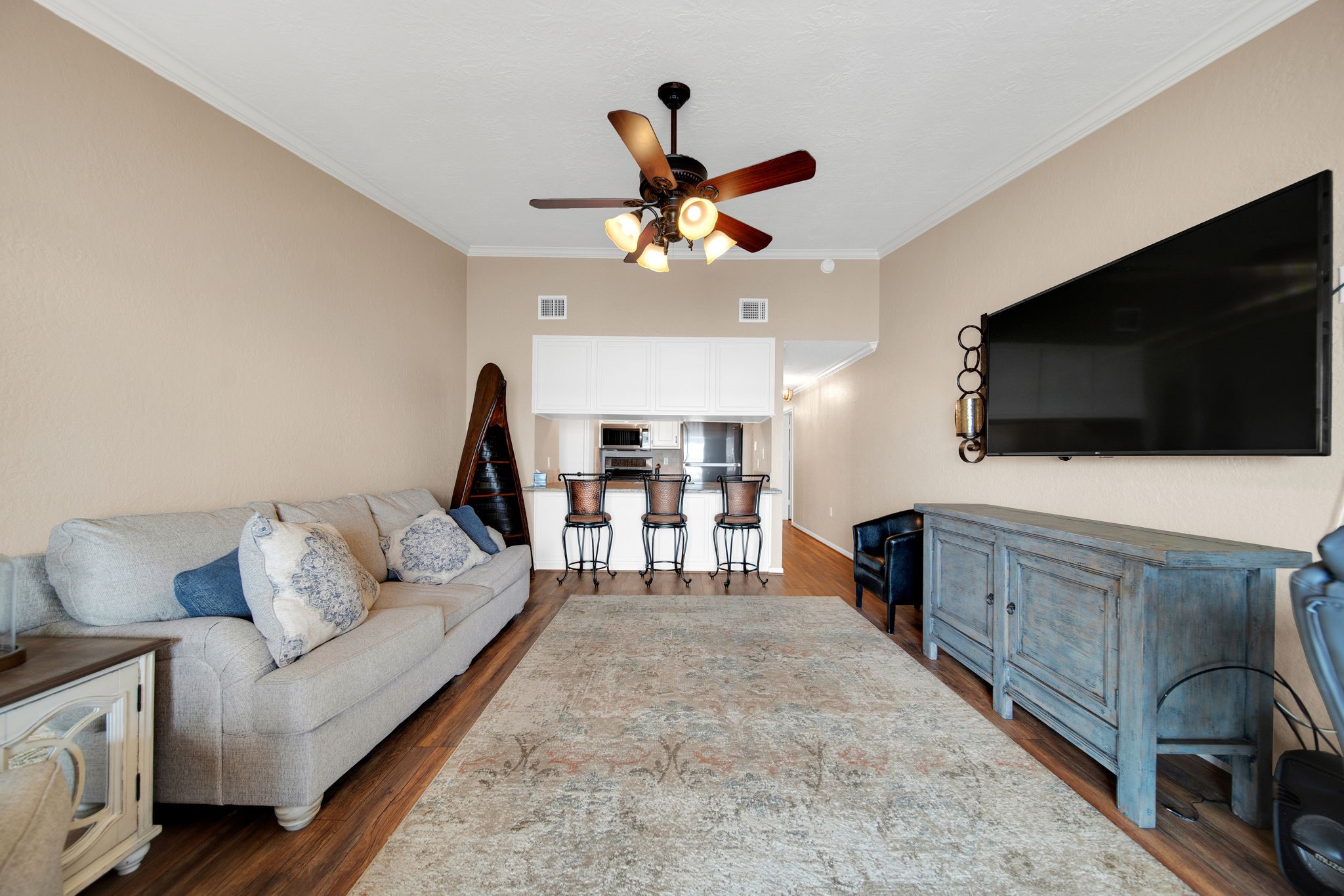 801 River Road, Unit E 116 Montgomery, TX 77356 - Photo 6 of 14 a living room with furniture and a flat screen tv