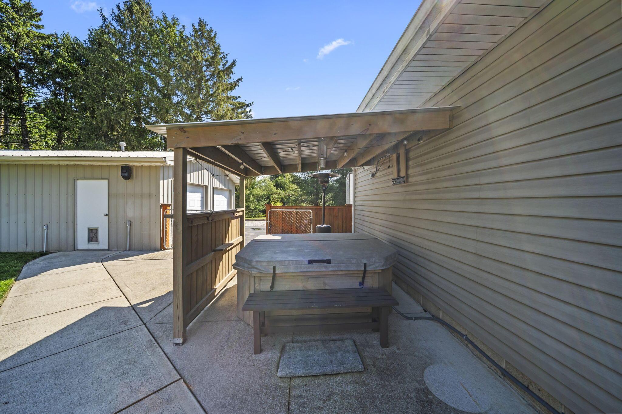 1860 Ginder Road Northwest Lancaster, OH 43130 - Photo 56 of 70 HOT TUB