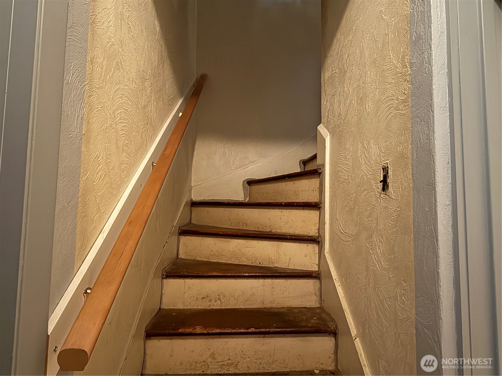 1907 Simpson Avenue Aberdeen, WA 98520 - Photo 12 of 17 a view of entryway