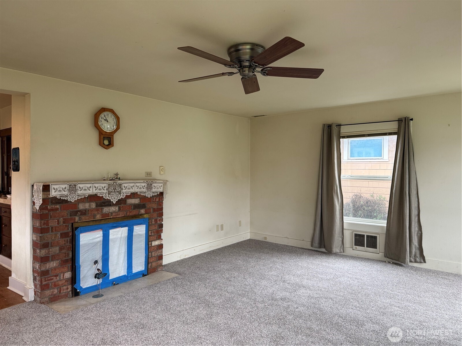 1907 Simpson Avenue Aberdeen, WA 98520 - Photo 3 of 17 an empty room with windows and fan