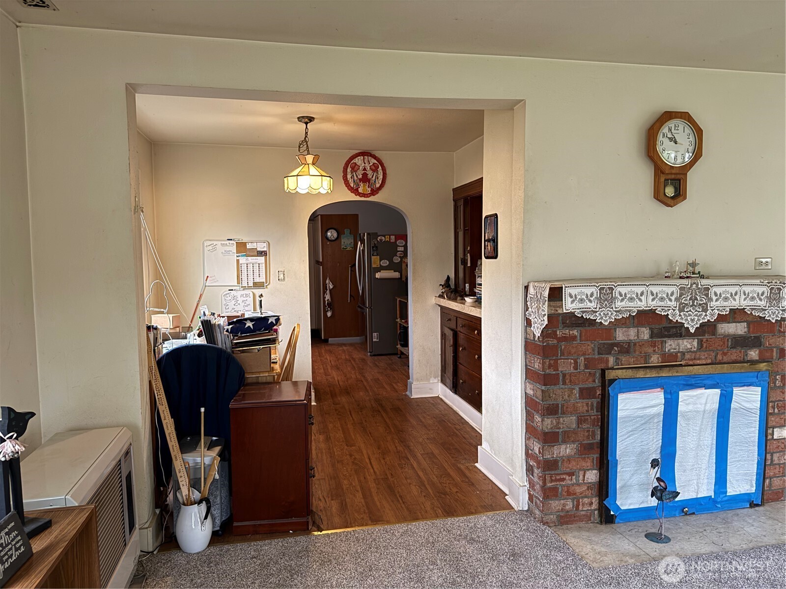 1907 Simpson Avenue Aberdeen, WA 98520 - Photo 4 of 17 a view of a livingroom with furniture and a fireplace