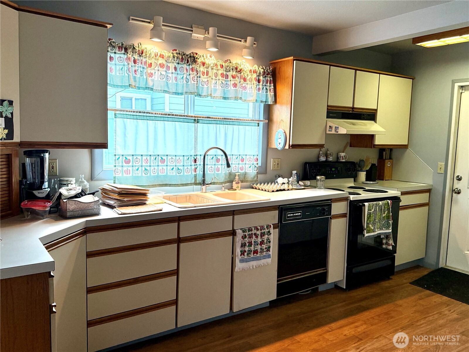 1907 Simpson Avenue Aberdeen, WA 98520 - Photo 6 of 17 a kitchen with a sink cabinets and window