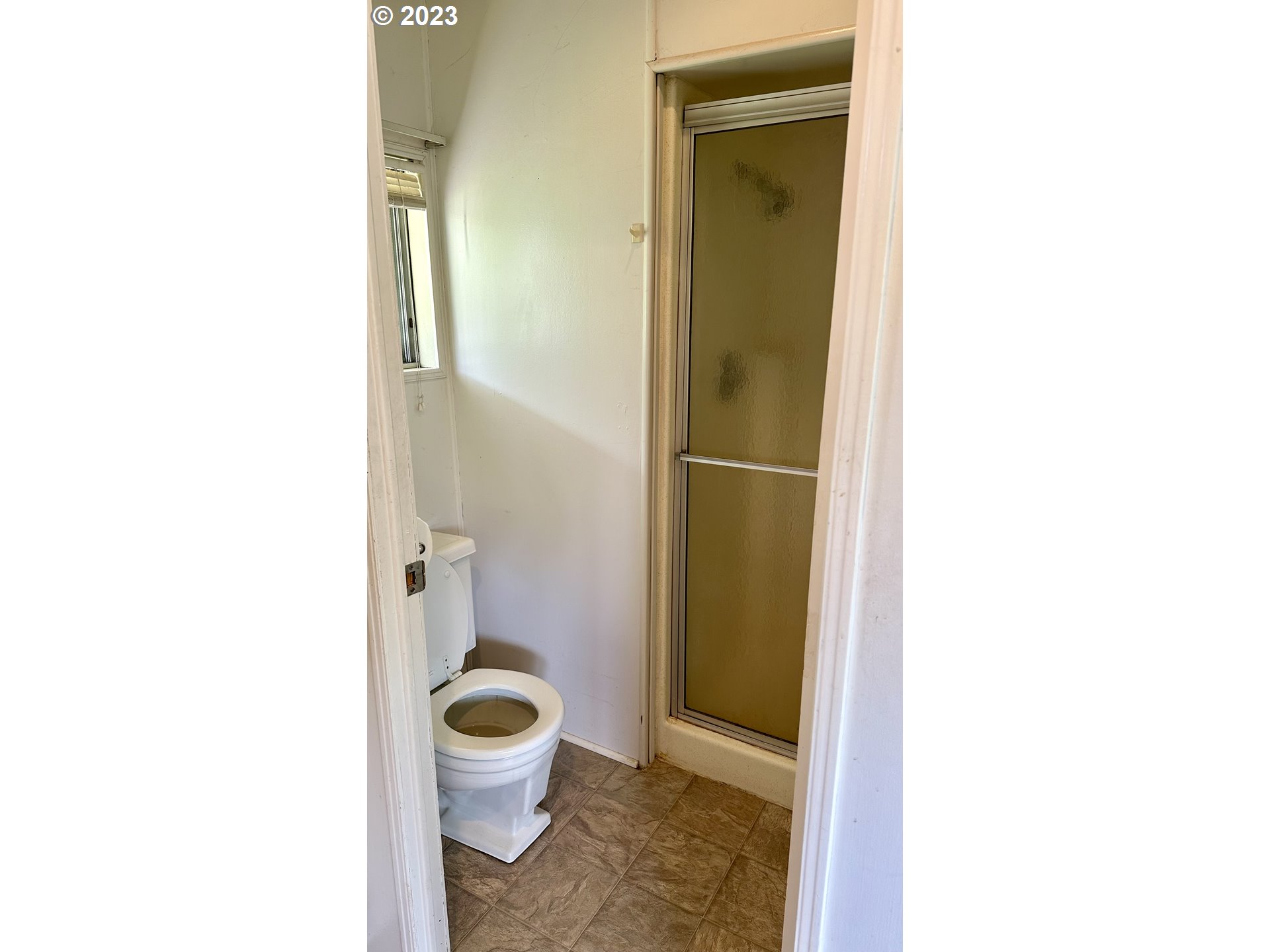 1695 Harbor Drive Springfield, OR 97477 - Photo 17 of 26 a bathroom with a toilet and a shower