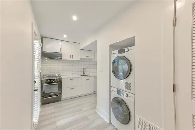 a view of kitchen and washer and dryer