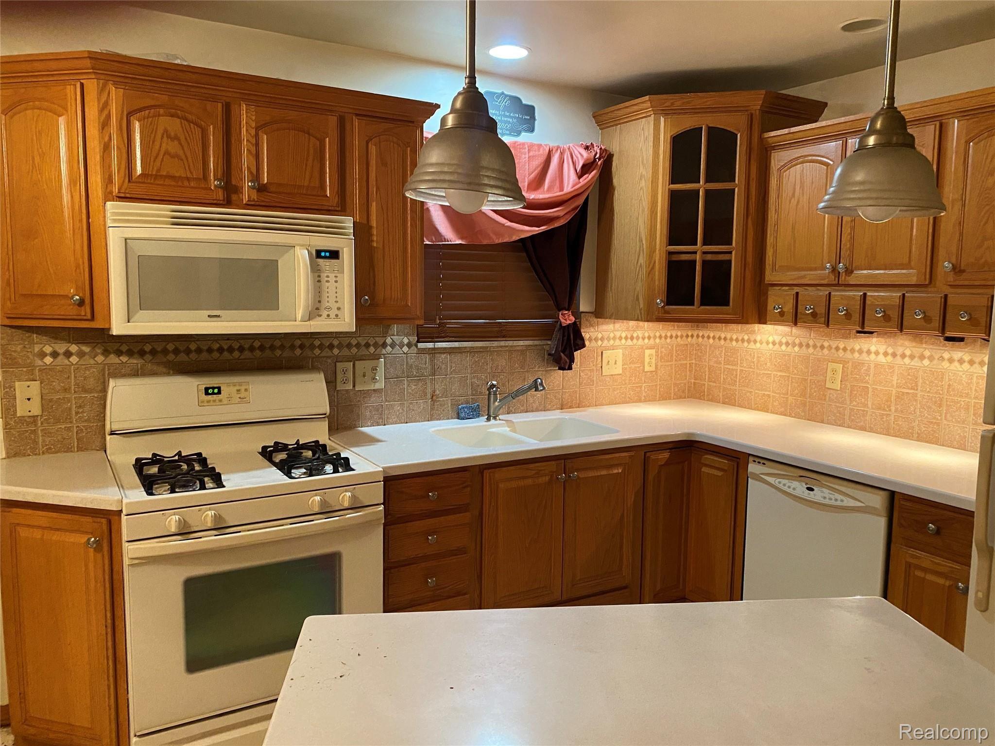 15830 Stephens Road Eastpointe, MI 48021 - Photo 4 of 23 Photo Dec 12, 10 17 50 AM.jpg
