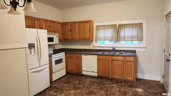 $39,500 | 210 East St Louis Street, West Frankfort, IL 62896