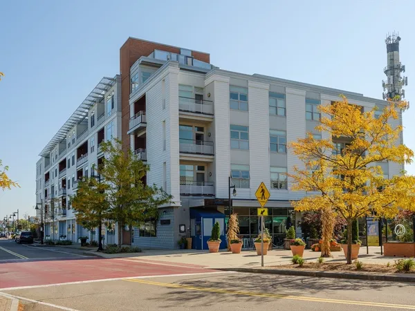 $679,000 | 23 Shipyard Drive, Unit 206, Hingham, MA 02043