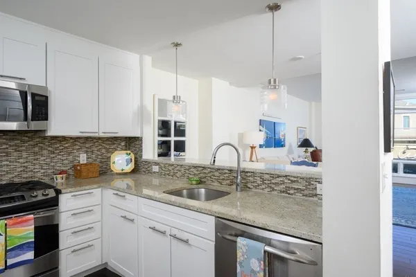 $679,000 | 23 Shipyard Drive, Unit 206, Hingham, MA 02043