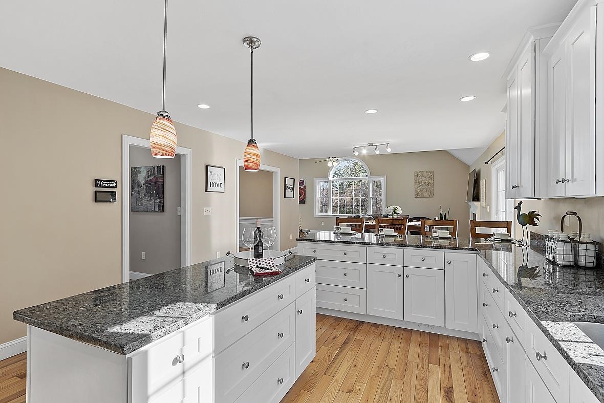 28 Marblehead Road Windham, NH 03087 - Photo 5 of 38