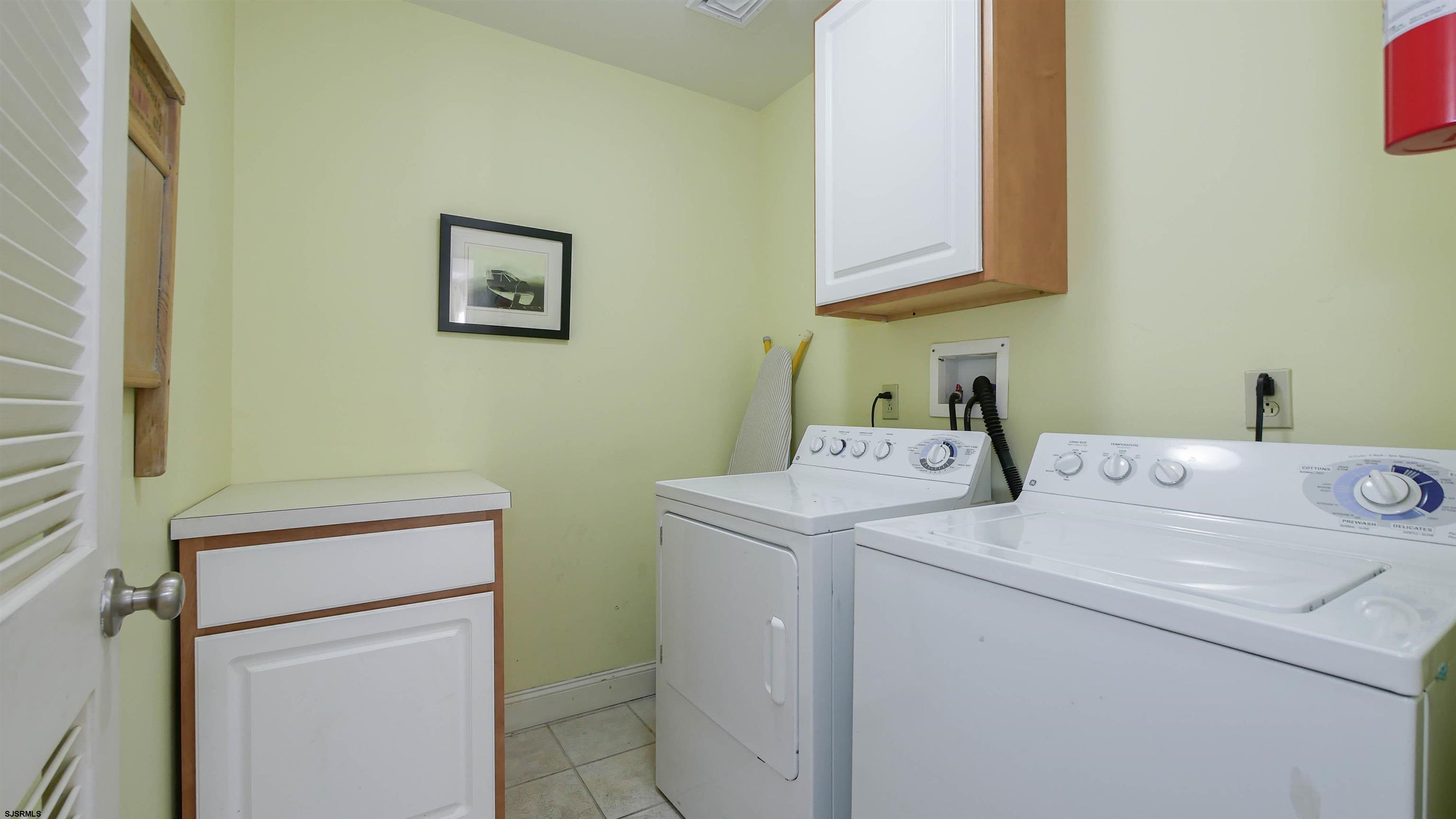 2070 West Riverside Drive Atlantic City, NJ 08401 - Photo 24 of 40 a utility room with dryer and washer