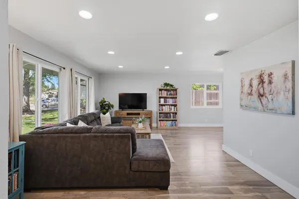 $549,000 | 8128 Canyon Oak Drive, Citrus Heights, CA 95610