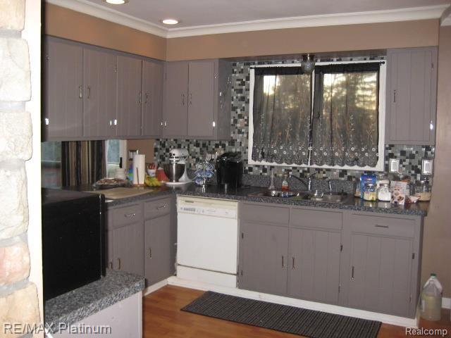 262 South Burkhart Road Howell, MI 48843 - Photo 10 of 21 KITCHEN