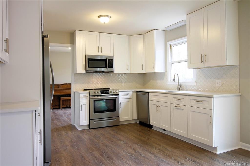 993 Rawlinson Road Rock Hill, SC 29732 - Photo 5 of 19 Gallery Image 5