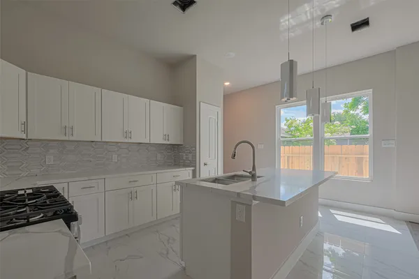 $1,995 | 7207 Force Street, Houston, TX 77020