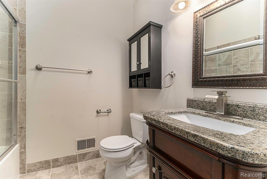 4670 Covington Court Rochester, MI 48306 - Photo 22 of 39