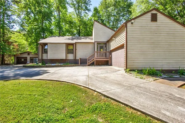 $1,950 | 2755 Janet Street, Lithia Springs, GA 30122