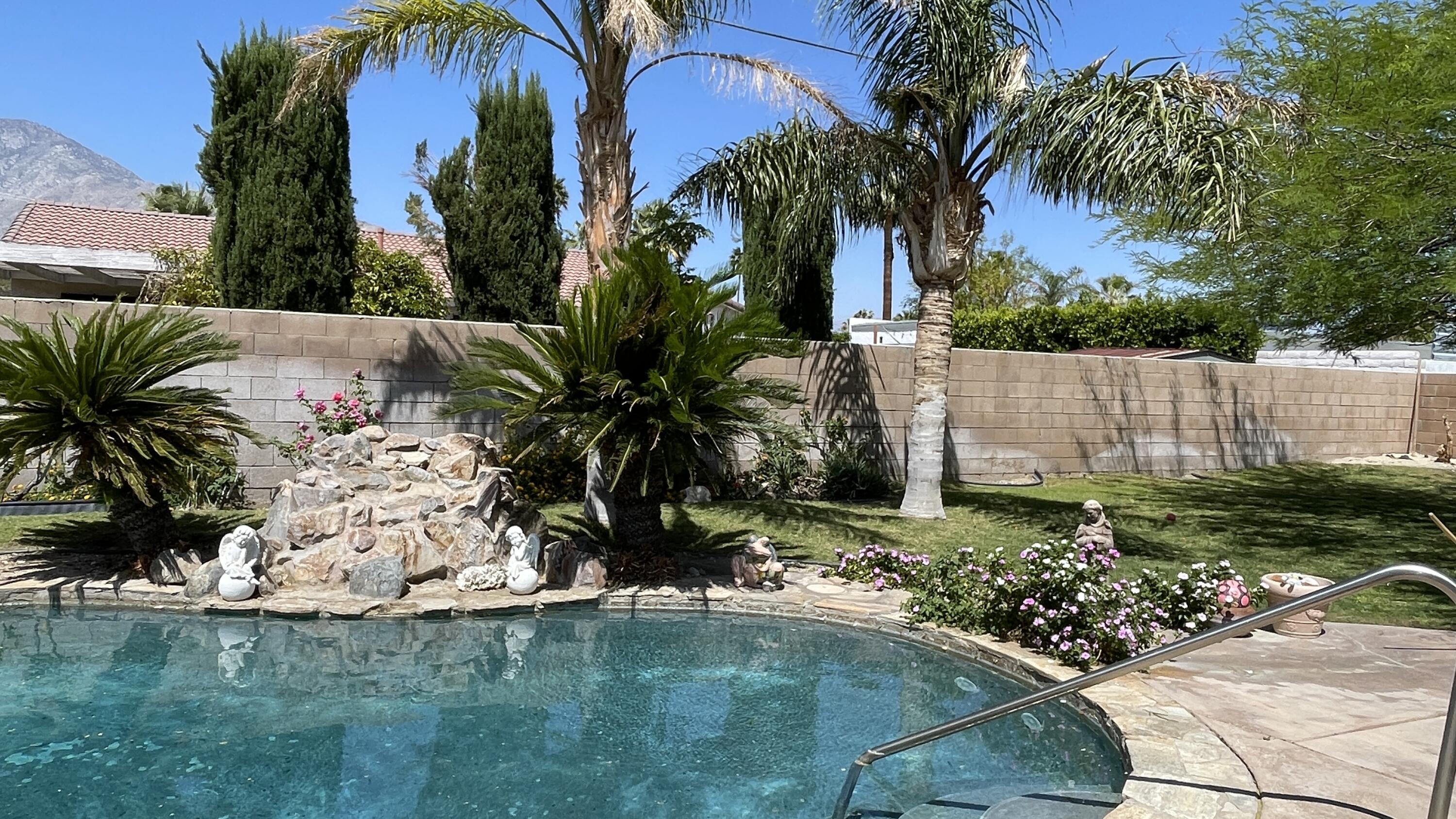 2323 North Sandra Road Palm Springs, CA 92262 - Photo 2 of 3 a view of a backyard