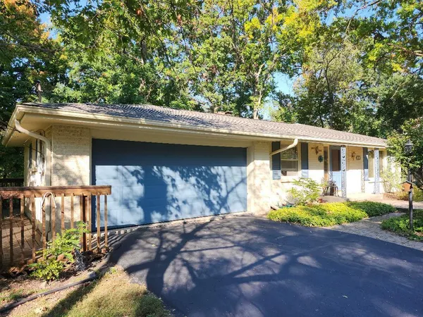 $2,900 | 428 Hillcrest Drive, Fontana, WI 53125