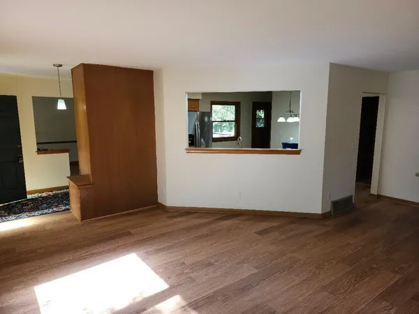 $2,900 | 428 Hillcrest Drive, Fontana, WI 53125