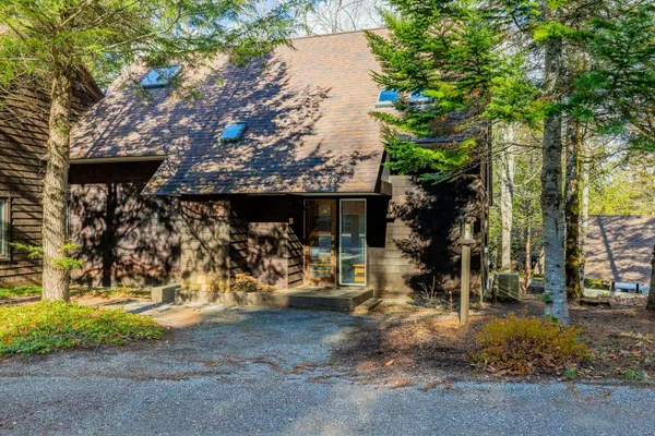 $660,000 | 9 Pond View Road, Unit 9, Winhall, VT 05340