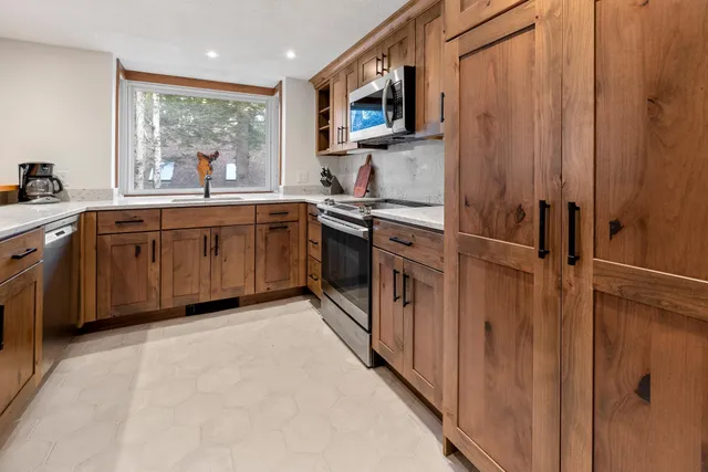 $660,000 | 9 Pond View Road, Unit 9, Winhall, VT 05340