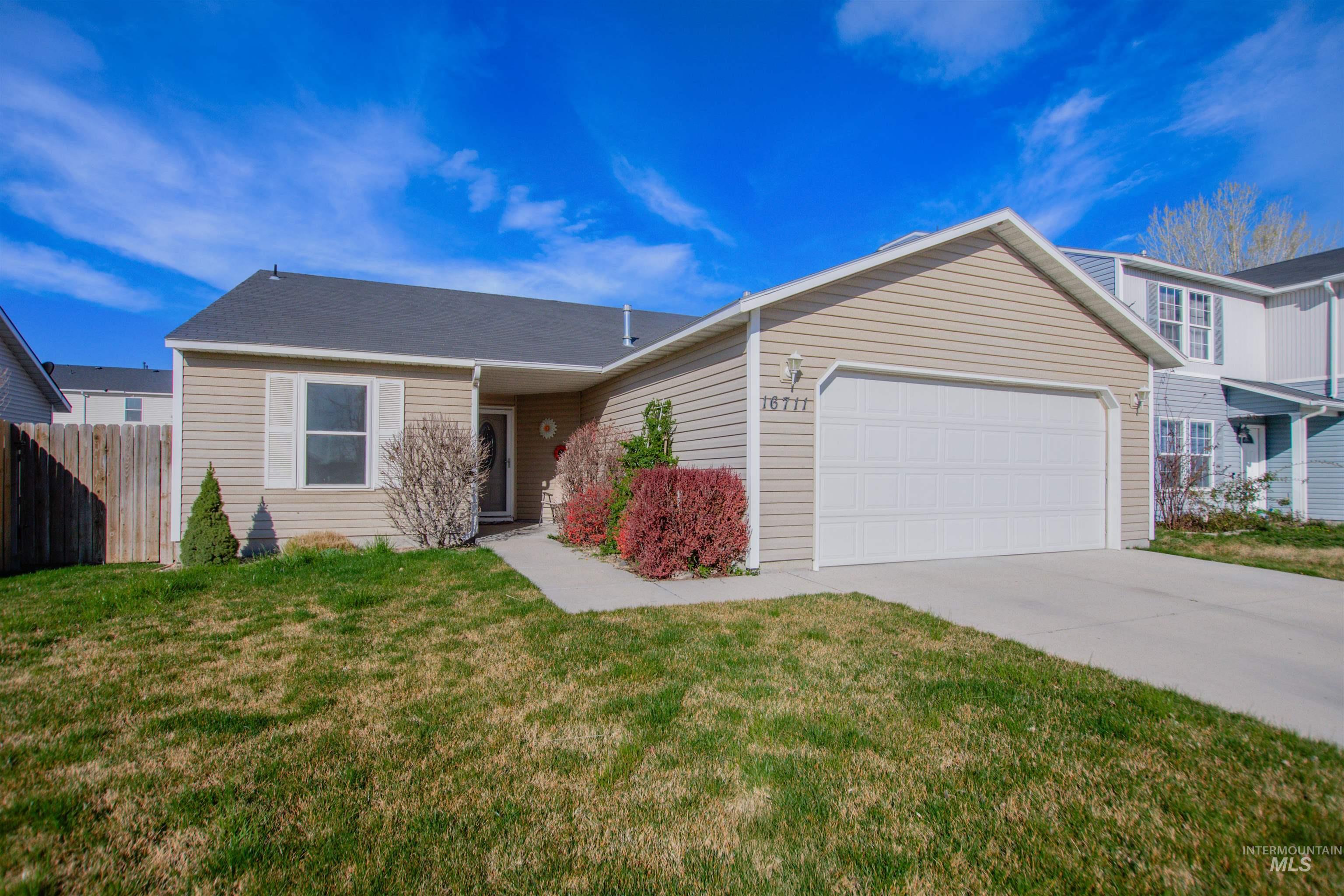 View of front of house with a garage and driveway