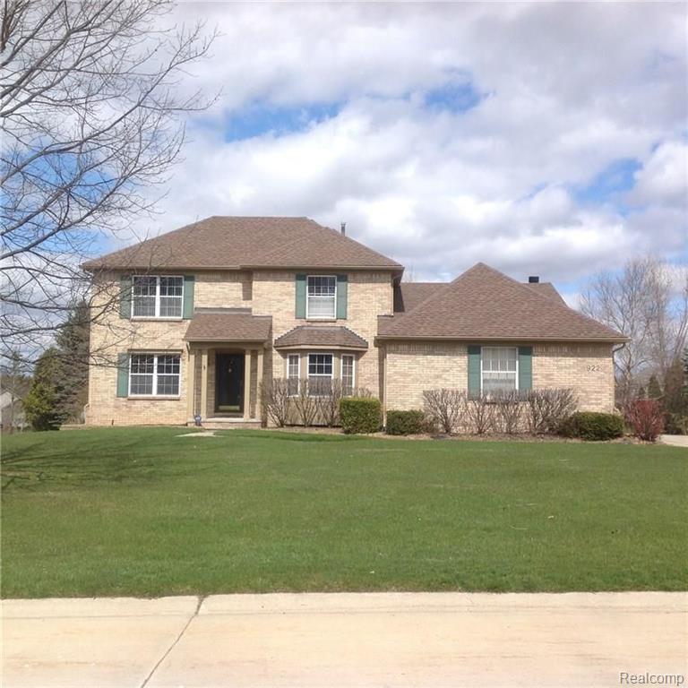 922 Ridgeview Circle Lake Orion, MI 48362 - Photo 1 of 29