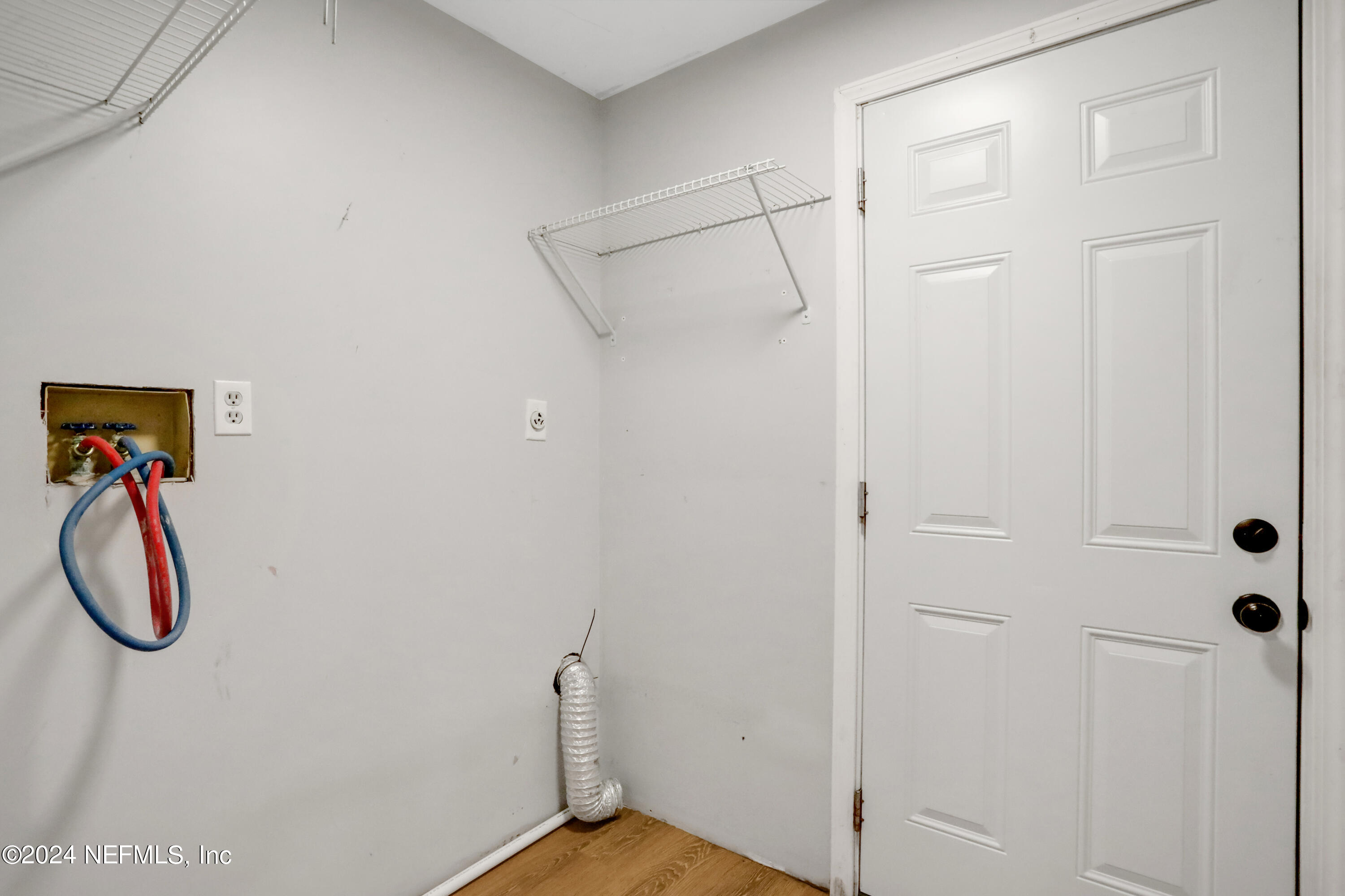230 Cornell Road St. Augustine, FL 32086 - Photo 20 of 32 a bathroom with a shower